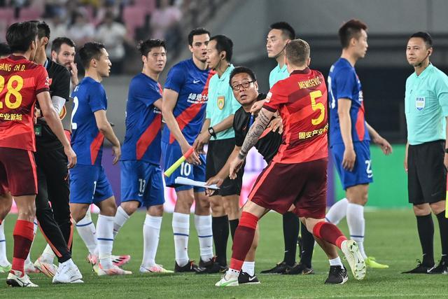 国足对新加坡武磊首发可能性不大 客战将全力以赴争胜